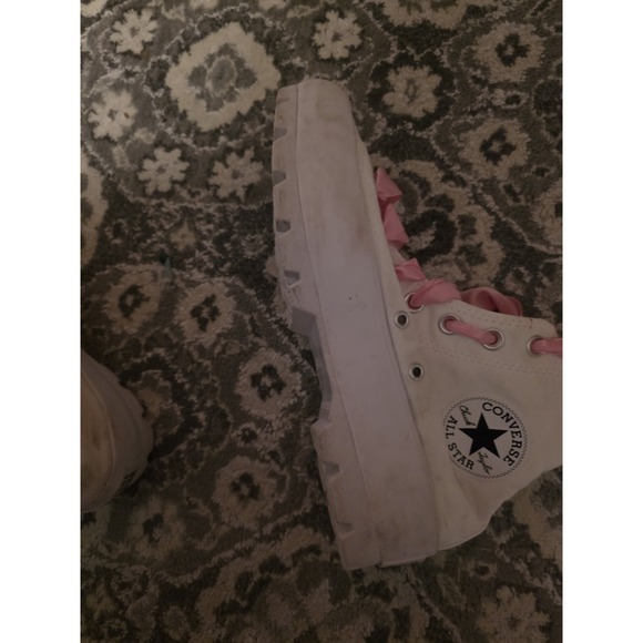 Converse Chuck Taylor Tennis Shoes. Womens Size 8. White With Pink Shoelaces... - Picture 4 of 9